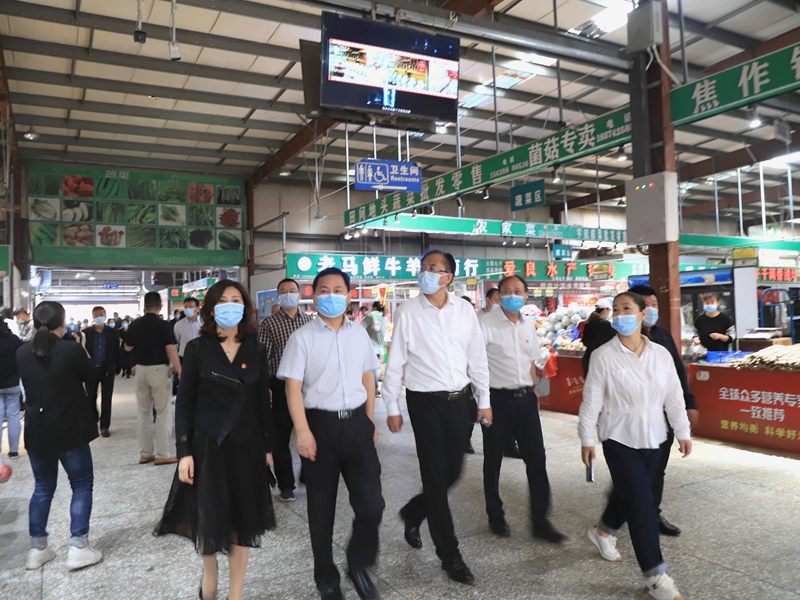 市政协副主席李尕果带领政协委员到示范区视察调研食品安全工作