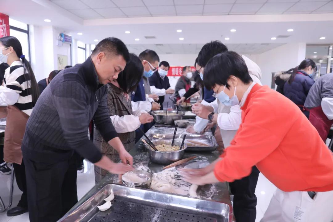 我们的节日：开封市市场监管局开展“传统文化情暖冬至”包饺子活动