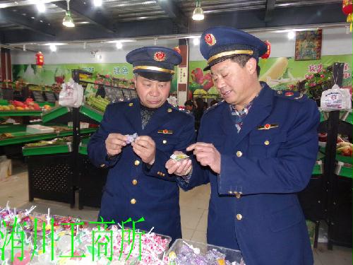 尉氏县工商局开展3.15食品市场突击整治行动